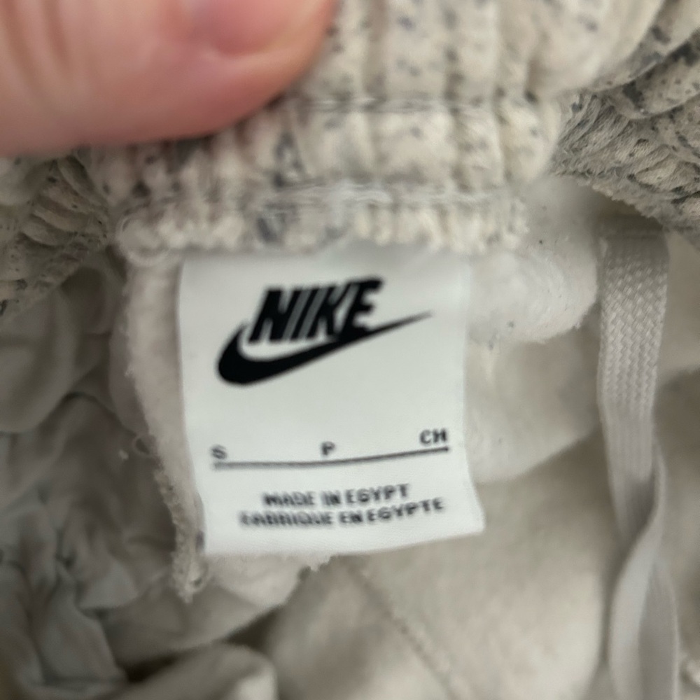 Nike Women's White and Gray Print Jogger Set - Picture 4 of 4